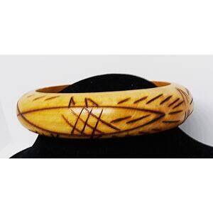Chunky Wooden Bangle Bracelet MCM Retro Boho Carved Fish 2.5"Dia. Sz 7.5-8.0 VTG